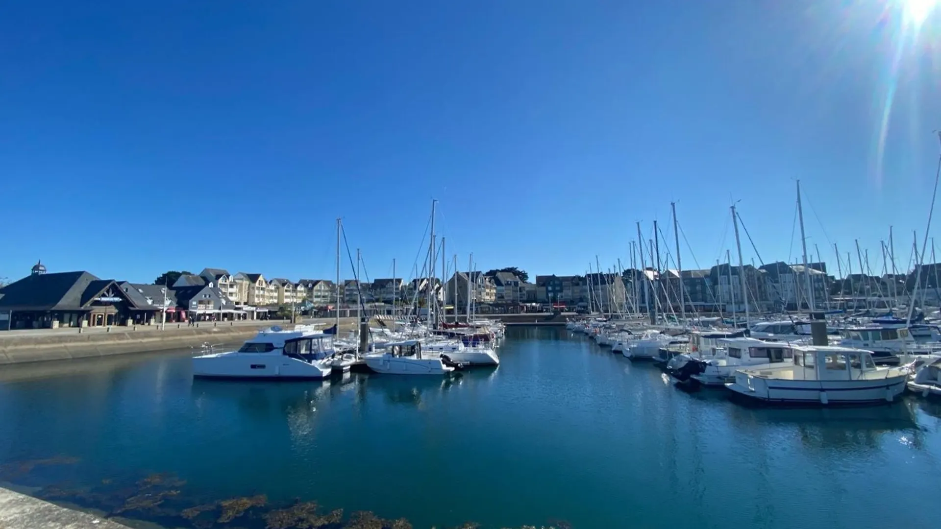 Appartement Tout Confort A Arzon - Proche Plage Du Fogeo, Commerces Et Activites - Fr-1-639-30 0*,  France